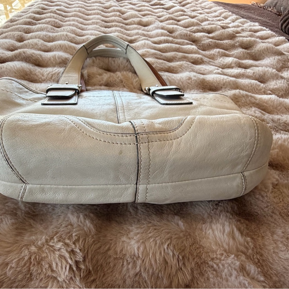 Vintage Coach Cream Leather shoulder purse #9544 - Picture 6 of 10